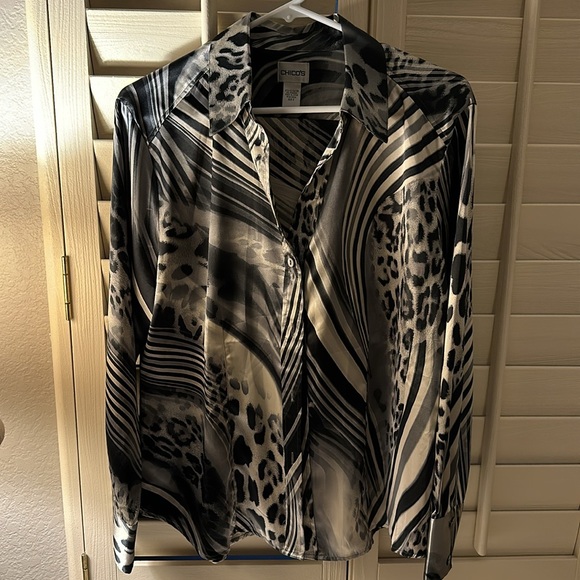 Chico’s Silver Black Animal Print Satin Long Sleeve Button Down Blouse Sz 2 (L) - Picture 8 of 9